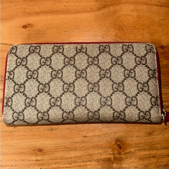 Gucci GG Supreme Embroidered Heart Snake Long Zipper Wallet - Picture 2 of 6